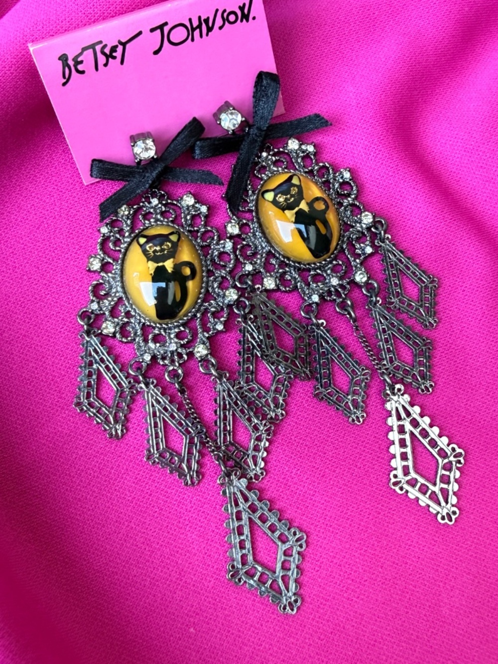 Betsey Johnson Vicki Victorian Cameo Cat Bow Chandelier Halloween Earrings RARE